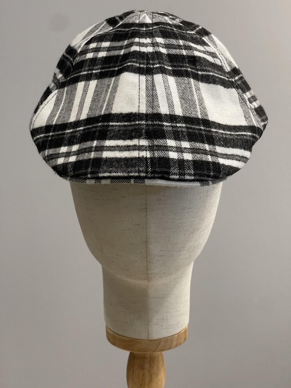 Hat Cap Newsboy Unisex One Size Black Plaid Twill Lined Stretch Casual